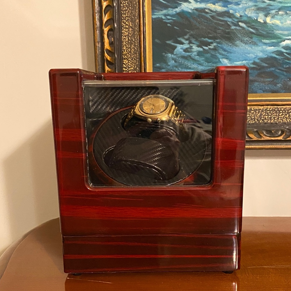 Elegant Mahogany Watch Winder